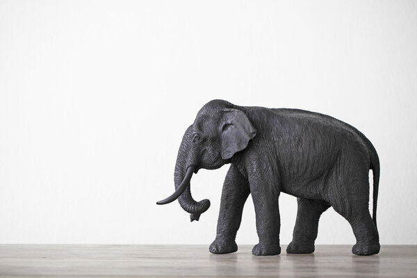 Деревянный слон
