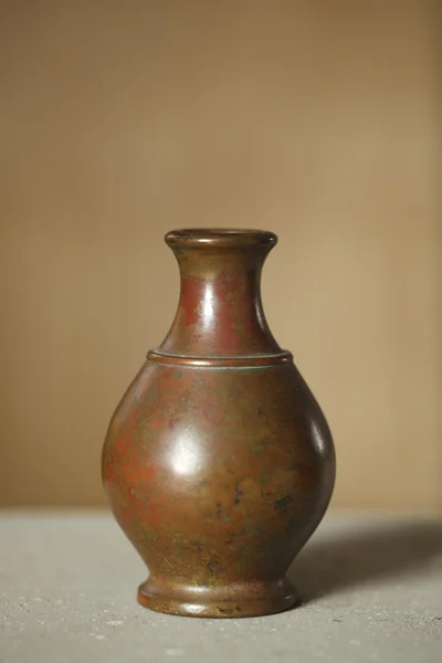 Malé starožitného bronzová váza — Stock fotografie