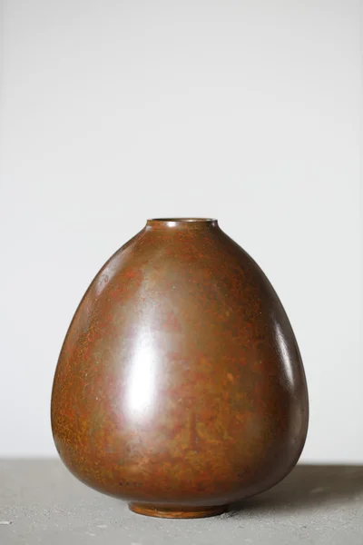 Liten antik brons vas — Stockfoto