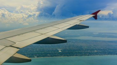 canlı bulutlu mavi gökyüzü (retro stly)