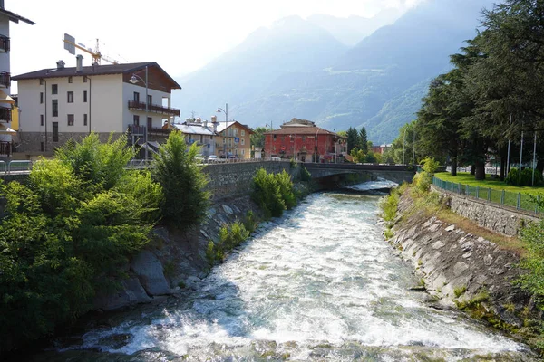 Río Dora Baltea Paisaje Urbano Aosta Valle Aosta Italia — Foto de Stock