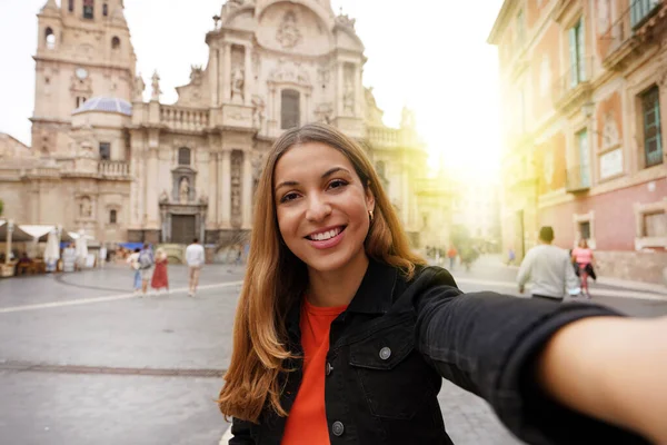 Toeristisch Meisje Murcia Maakt Selfie Foto Met Kathedraal Kerk Van — Stockfoto