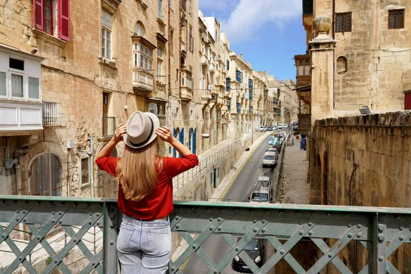 Tourist Woman Holds Hat Iron Bridge Looking Old Town Valletta — Stok fotoğraf