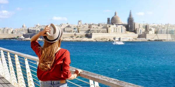Traveling Europe Panoramic View Female Tourist Holding Hat Looking City — Stockfoto