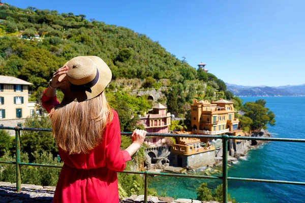 Traveling Italy Back View Pretty Girl Red Dress Hat Looking — стоковое фото