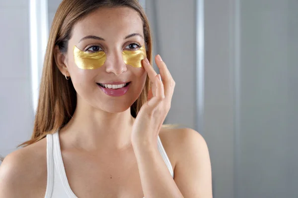 Beauty Woman Applying Golden Aging Eye Mask Looking Herself Mirror — ストック写真