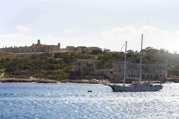 Magnifique Voilier Sur Mer Méditerranée Avec Île Malte Arrière Plan — Photo