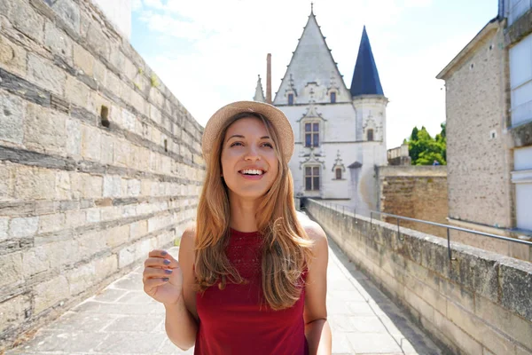 Férias França Retrato Menina Viajante Animado Olha Para Cima Visitar — Fotografia de Stock
