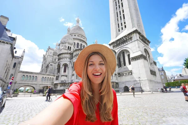 Menina Selfie Paris Com Basílica Sagrado Coração Paris Segundo Plano — Fotografia de Stock