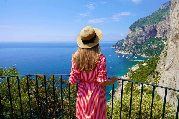 Cestovní Ruch Capri Itálie Mladá Krásná Módní Žena Těší Ohromující — Stock fotografie