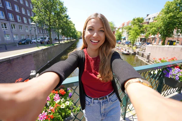 Pretty Girl Netherlands Sunny Day Smiling Young Woman Takes Selfie — 스톡 사진
