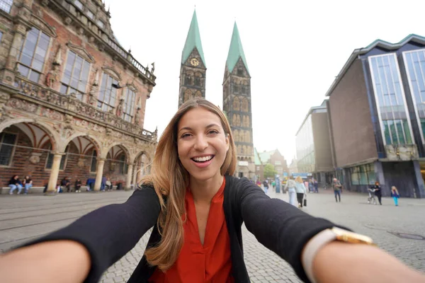 Almanya Turizm Güzel Bir Kadın Bremen Pazar Meydanı Nda Katedral — Stok fotoğraf