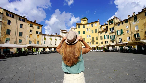 Travel Italy Panoramic Banner View Young Tourist Woman Visiting Historic — Foto Stock
