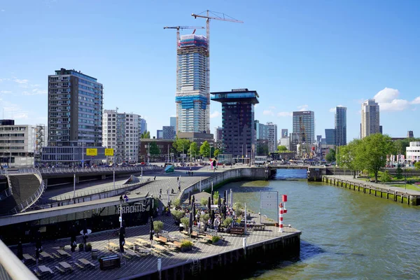 Rotterdam Nizozemsko Června 2022 Rotterdamské Panorama Řekou Nieuwe Maas Mrakodrapy — Stock fotografie