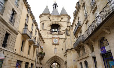 BORDEAUX, FRANCE - 4 Haziran 2022: La Grosse tarihi kapısı Bordeaux, Fransa