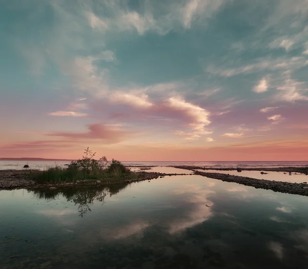 Zonsondergang op het meer — Stockfoto