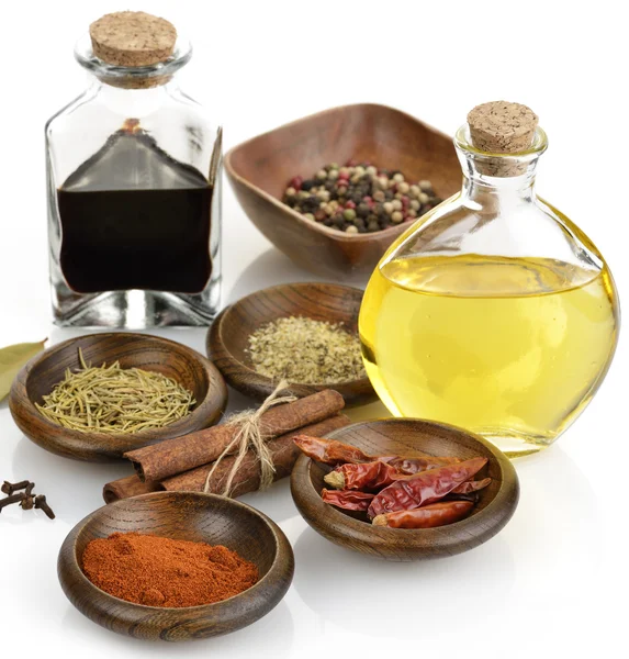 Aceite de oliva, vinagre y especias — Foto de Stock