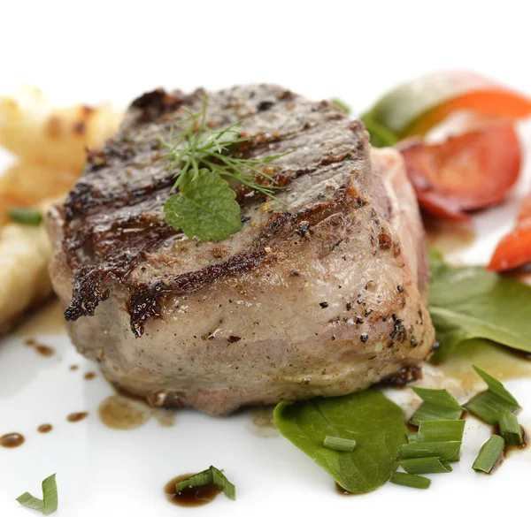 Spek verpakt rundvlees filet — Stockfoto