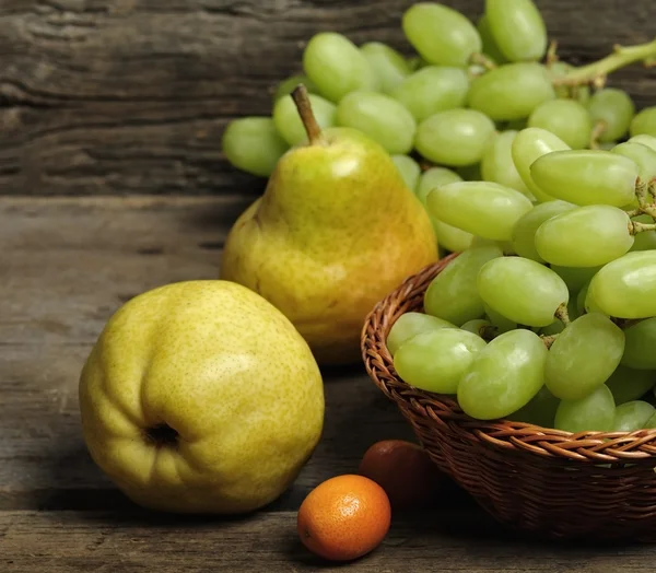 Frische Früchte — Stockfoto