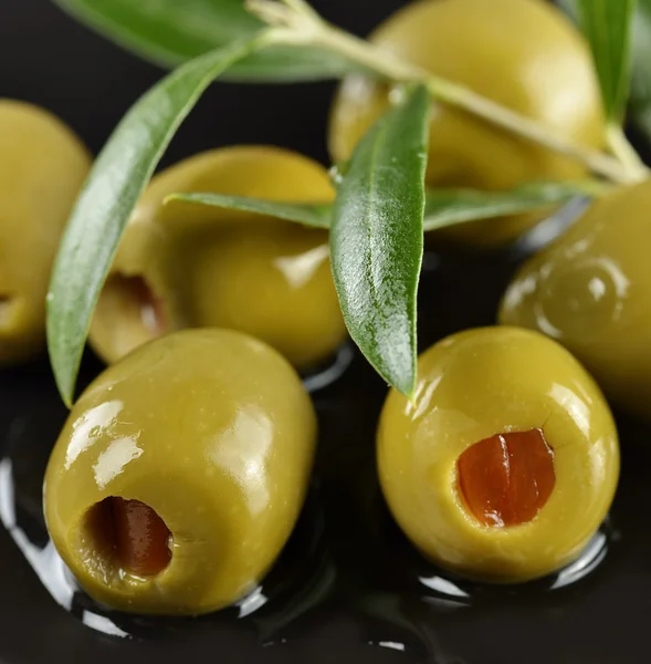 Aceitunas rellenas verdes —  Fotos de Stock