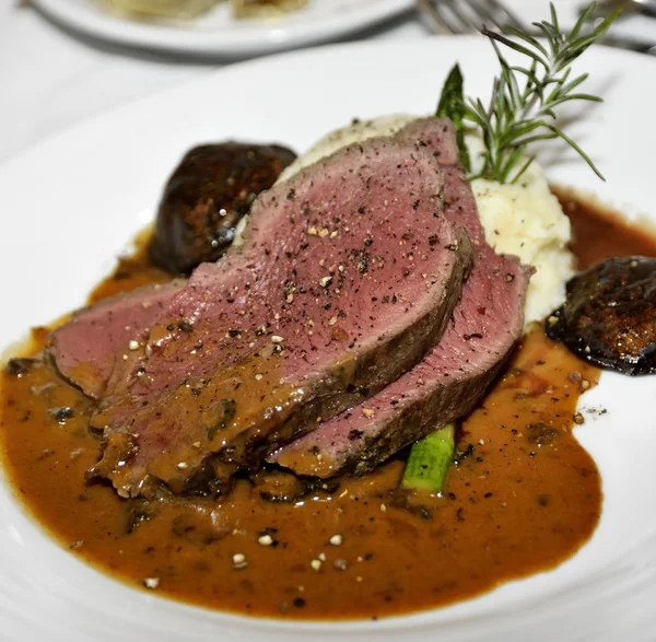 Rindfleisch mit Gemüse — Stockfoto