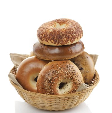 beyaz zemin üzerine simit