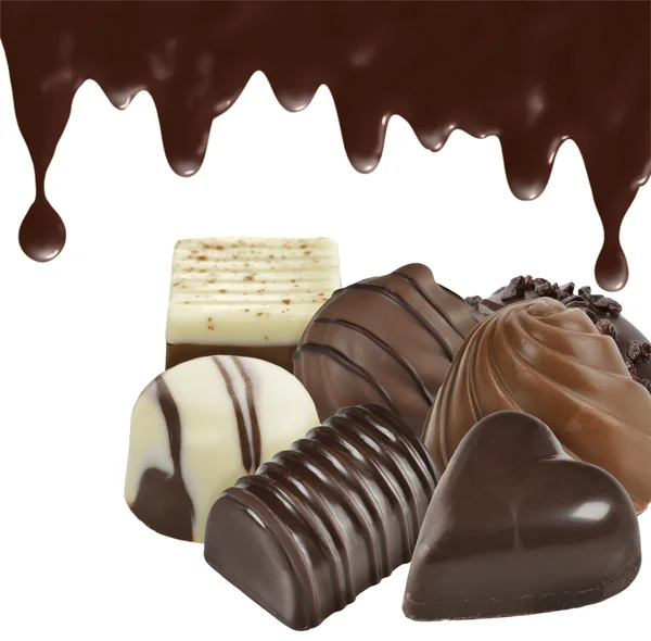 Beyaz arkaplanda çikolata şekerlemeleri — Stok fotoğraf