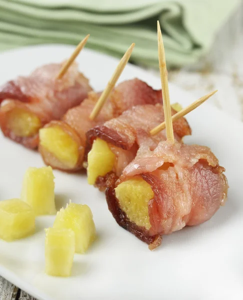 Bacon en ananas voorgerecht — Stockfoto