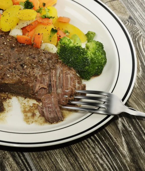 Carne de bovino com legumes — Fotografia de Stock