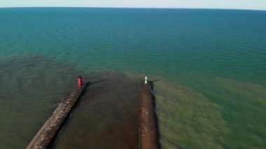 Michigan Gölü 'ndeki South Haven Deniz Feneri' nin havadan görünüşü