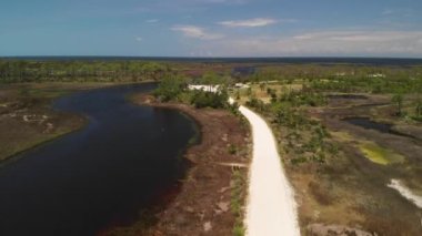 Florida 'da Meksika Körfezi yakınlarında bir nehri olan Bataklık Havası