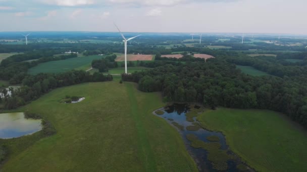 Vista Aérea Zona Rural Con Campos Turbinas Eólicas Estanques Vuelo — Vídeos de Stock