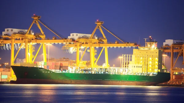 Логистическая концепция, экспорт контейнерных грузовых судов — стоковое фото