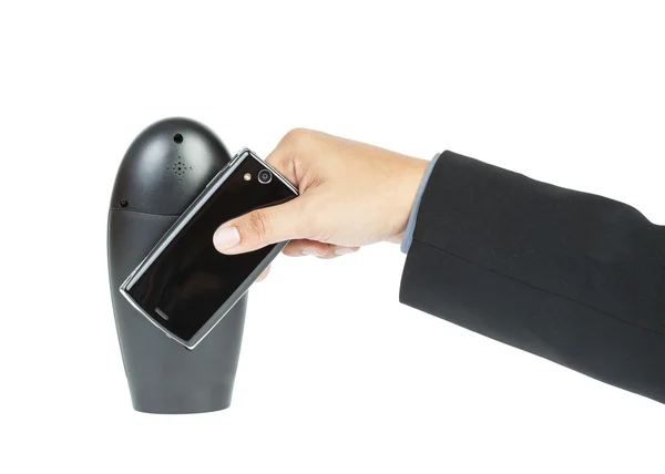 Uomo d'affari in possesso di smartphone come NFC - Near field communicatio — Foto Stock