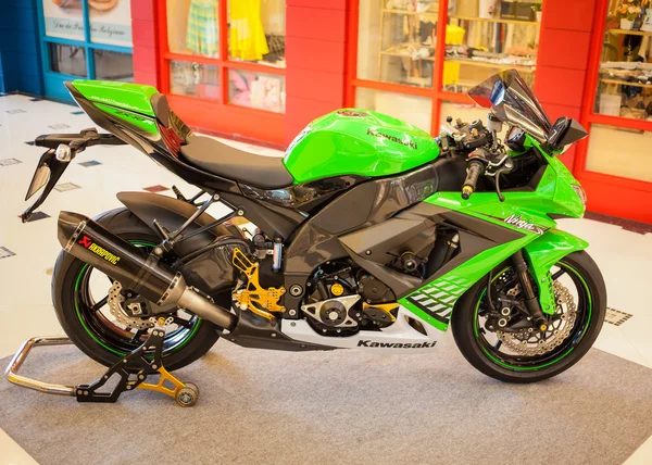 Bangkok - 22 September: Kawasaki Zx-10r tentoongesteld in de Promen — Stockfoto