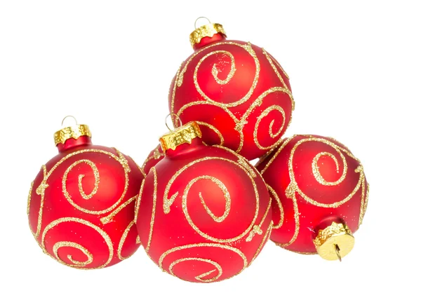 Рождественский шар изолирован на белом фоне, красный цвет — стоковое фото