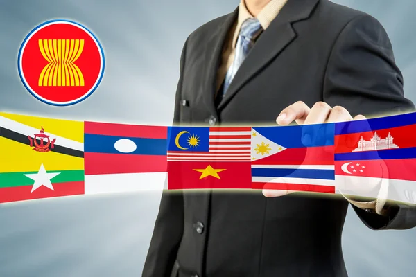 Iş adamı elinde ASEAN ekonomi topluluğu — Stok fotoğraf