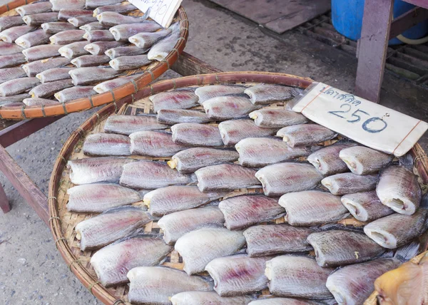 Peixes secos no mercado para venda — Fotografia de Stock