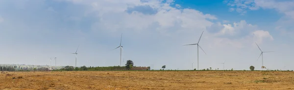 Eco energia, turbinas eólicas panorama campo — Fotografia de Stock