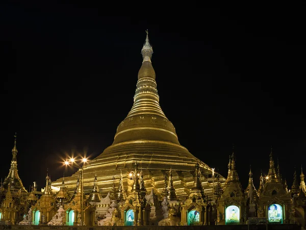 Pagode Shwedagon à Yangon, Birmanie (Myanmar) la nuit — Photo