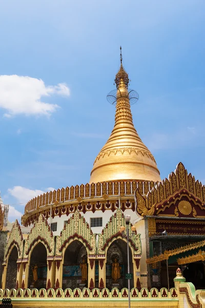 Пагода Каба Ай в Янгоне, Бирма (Мьянма) ) — стоковое фото