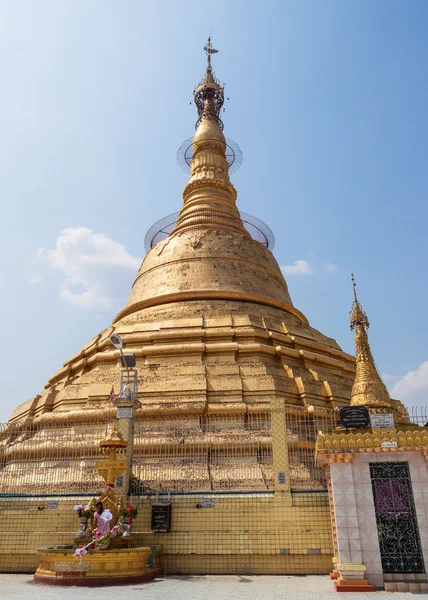 Pagode Botataung à Yangon, Birmanie (Myanmar) ) — Photo