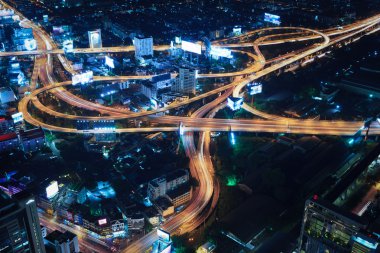 Cityscape trafik gece