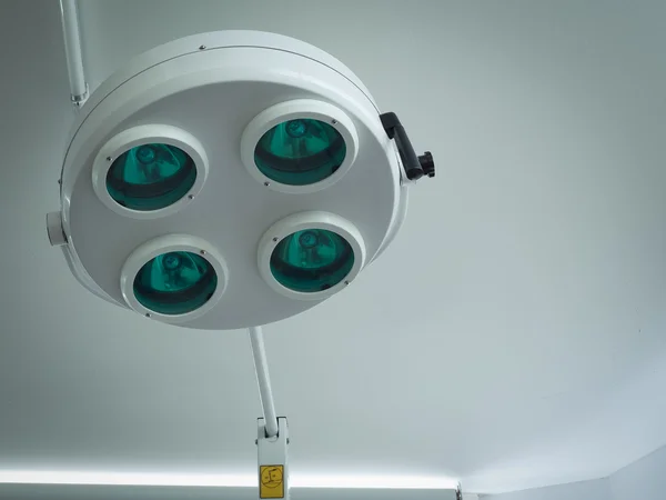 수술에 대 한 작업 방에 외과 빛 또는 의료 램프 — 스톡 사진