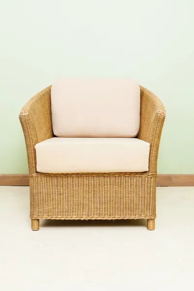 Мягкая мебель сплетение бамбукового стула — стоковое фото
