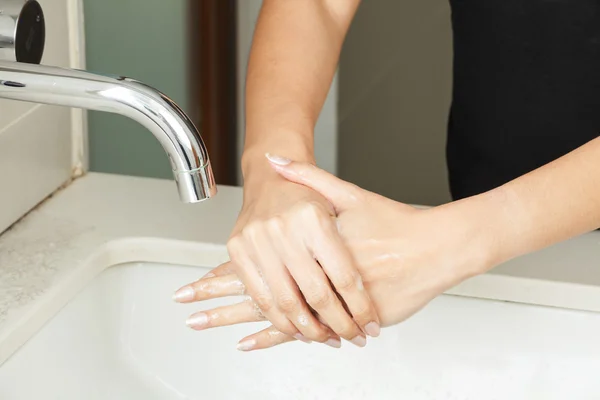 Mencuci tangan dengan sabun — Stok Foto