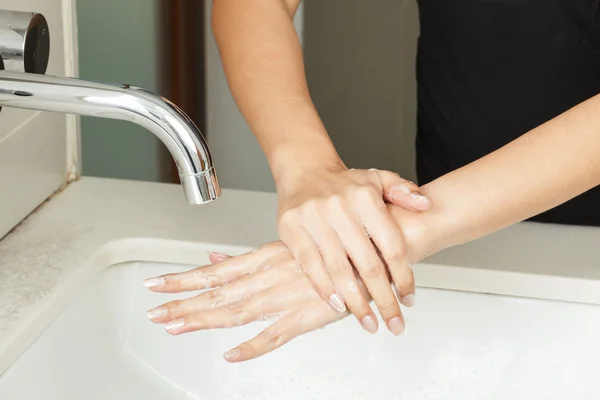Mencuci tangan dengan sabun — Stok Foto