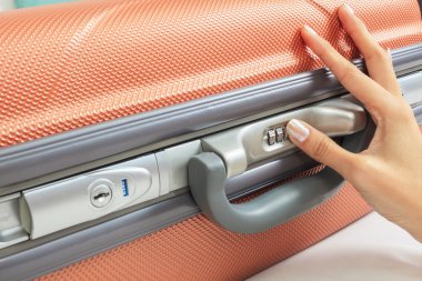 Güvenlik koduyla çantayı açın