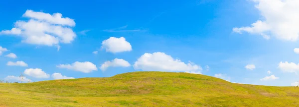 Green hill summer landscape and blue sky panorama — Stock Photo, Image