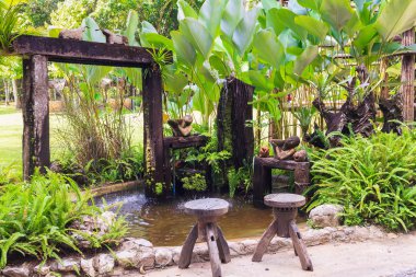 küçük gölet ve Bahçe